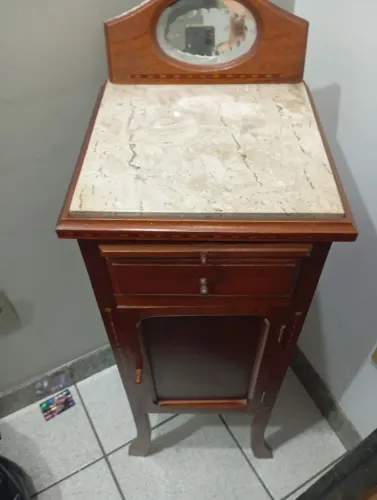 Mesa de cabeceira portuguesa antiguidade