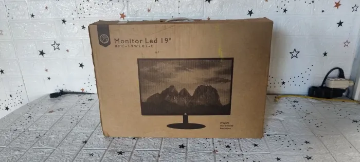Monitor de 19 polegadas LED, HDMI, NOVO na caixa