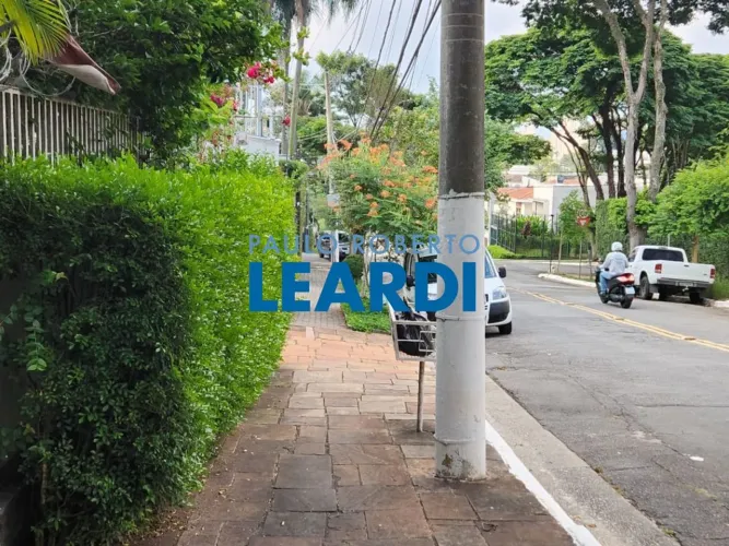 CASA ASSOBRADADA - PACAEMBÚ - SP