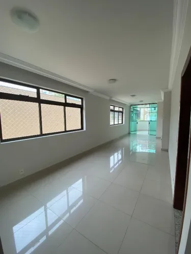 Alugo apartamento área privativa 04 quartos, 04 vagas de garagem, 01 por andar