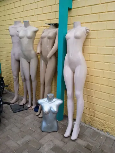 Vendo manequim!! Bom estado.