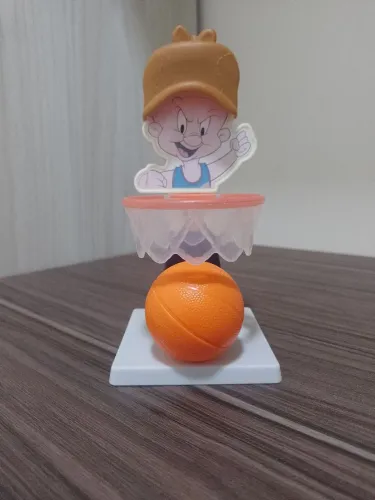 Hortelino Troca-Letras da coleção Space Jam 2 do Mc Lanche Feliz, lançado pelo McDonald's