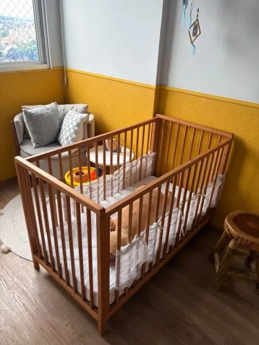 Berço Cama Denver de Madeira Maciça - Avelã (com colchão)