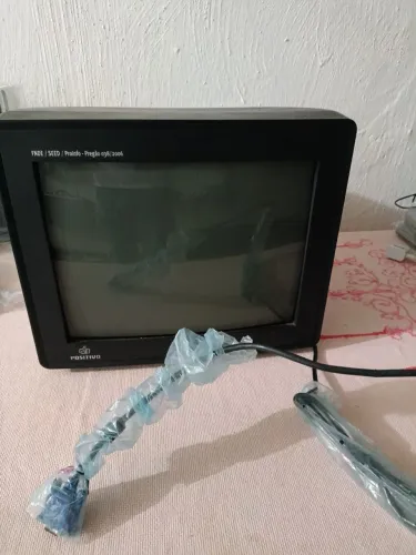 Monitor Tubo Crt novinho com plástico Não Aceito Trocas