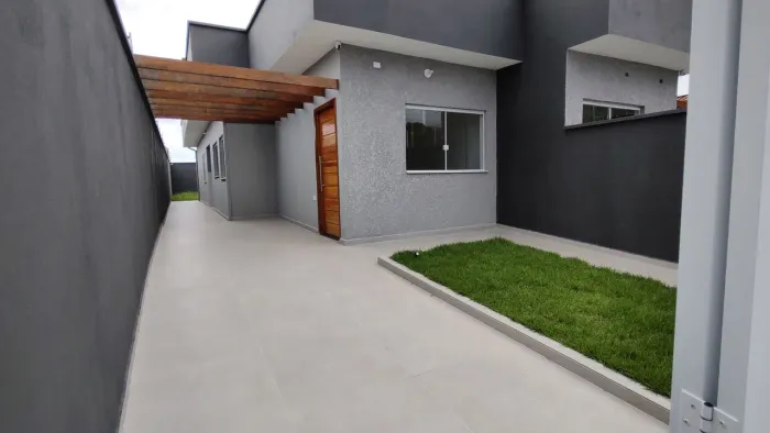 CASA NOVA EM PERUÍBE 180 METROS
