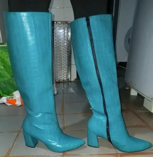 Vende-se bota cano alto Piccadilly (VALOR NEGOCIÁVEL)