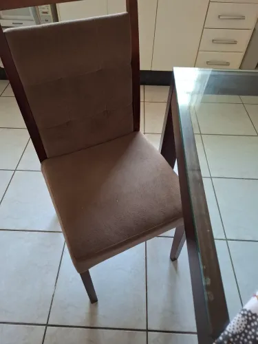 Mesa de jantar de vidro com 6 cadeiras