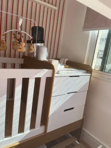 Berço com cama e trocador
