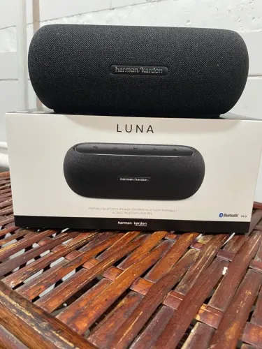 Caixa de som Harman Kardon nova.