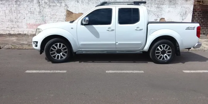 Nissan Frontier SL CD 4X4 2.5tb Diesel AUT 2014