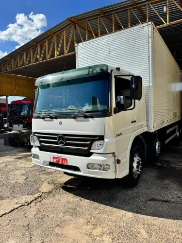 Caminhão atego 2425 ano 2011