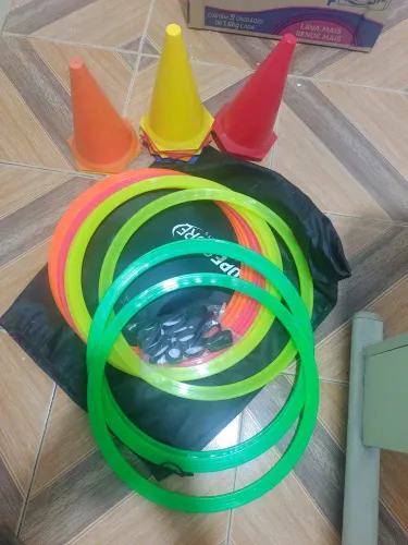 Cones e argolas esportiva 