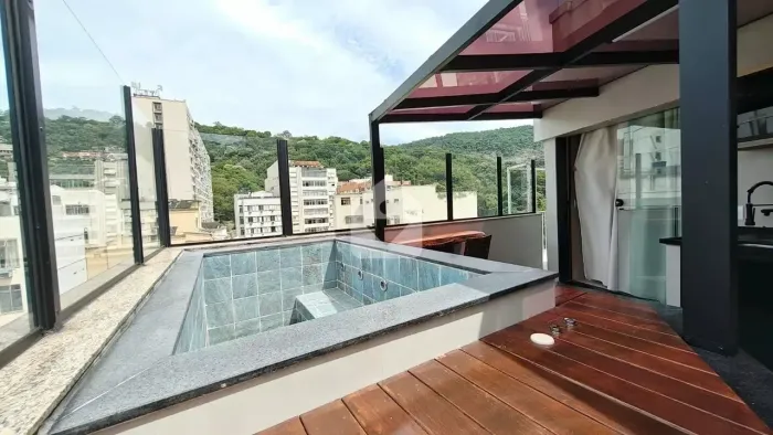 Cobertura dúplex de alto padrão à venda em Laranjeiras 195m² | 4 quartos totalmente reform