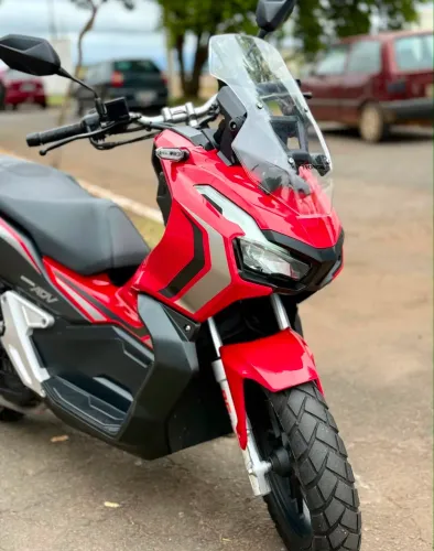 Vendo ADV,2024 bem conservada