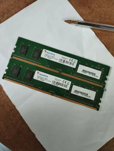 Duas memórias Adata 4gb ddr4 desktop