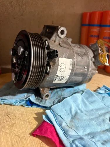 Compressor do ar condicionado Fiat