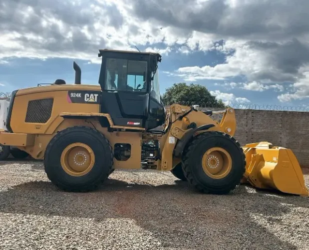 PÁ CARREGADEIRA CATERPILLAR