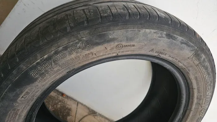 2 Pneus Michelin 205 55 r16 usado no twi