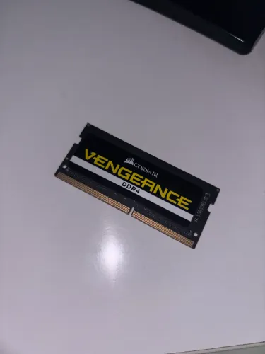 Memória RAM 16gb Corsair Vengeance DDR4 p/ notebook; seminova.