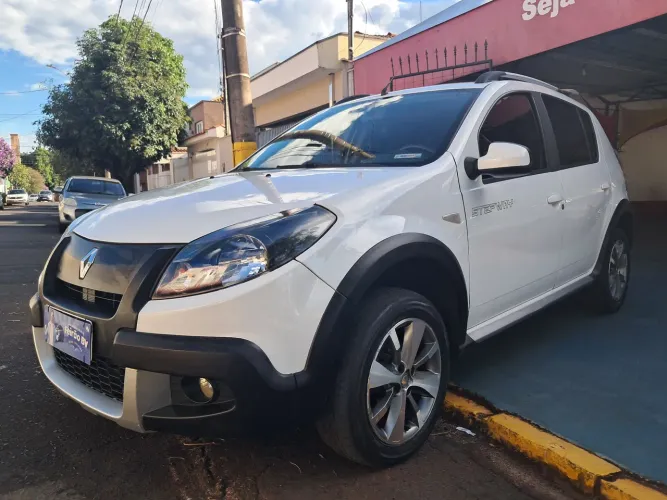 Sandero stepway 1.6 automático baixo km muito novo 