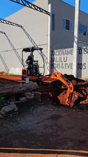 Serviços de Escavação ou Perfuração com a Mini Escavadeira para Construção e Obra