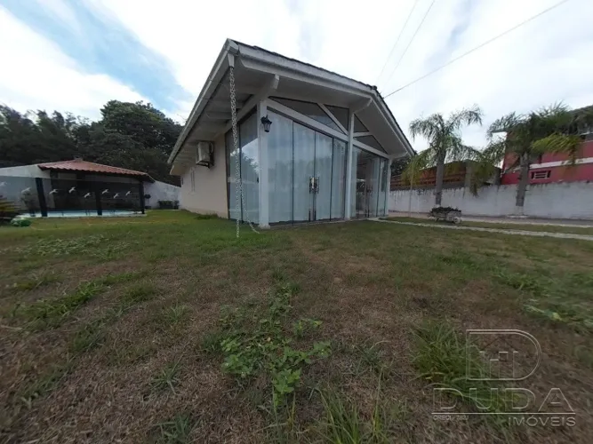 Casa próxima dos condomínios fechados