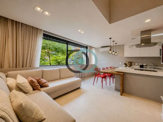 Duplex contemporâneo com design sofisticado no Itaim Bibi