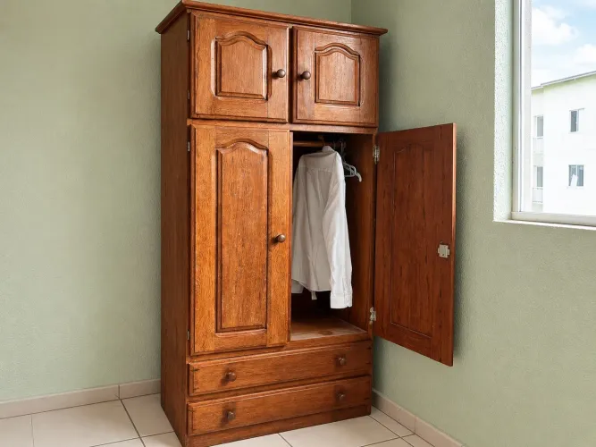 Guarda-roupa em Angelim Pedra