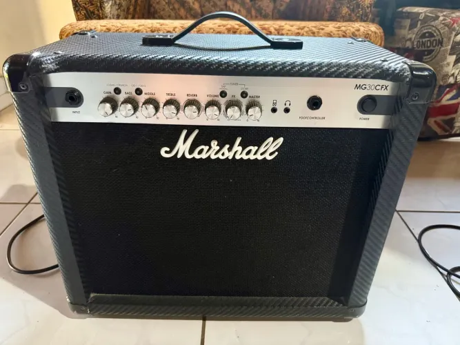 Amplificador de guitarra Marshall MG30CFX