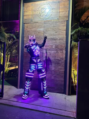 ROBOZÃO DE LED PARA ANIMAR SUA FESTA ?