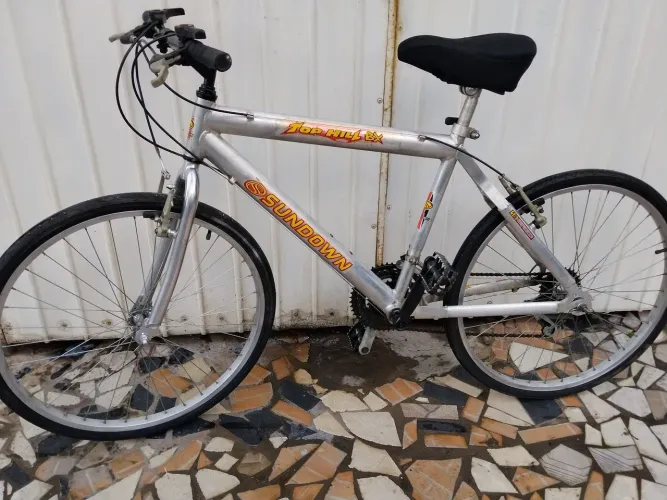 Bicicleta Aro 26 Alumínio Sundown top Hill bx,18Vkit Shimano,Freios V-Brake!