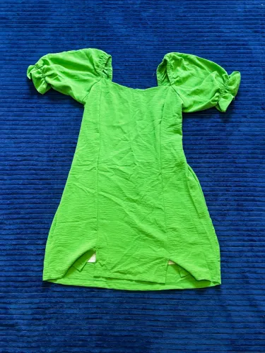 Vestido manga bufante. Tamanho G
