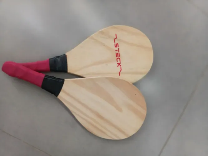 Raquete de Tênis junto com a bola! Seminova.