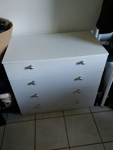 Cômoda 4 gavetas