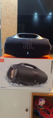 JBL Bombox 4, Nova no preçinho!!! 20 dias de uso. Potencia absurda, Bateria de até 28hrs.