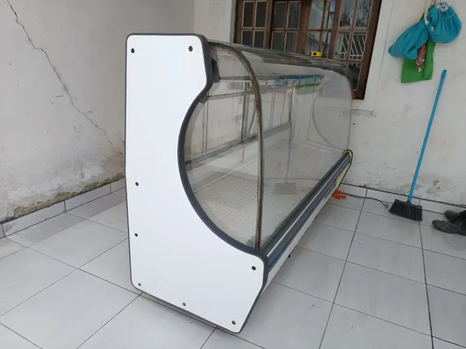 Vende se BALCÃO DE AÇOUGUE GELOPAR
