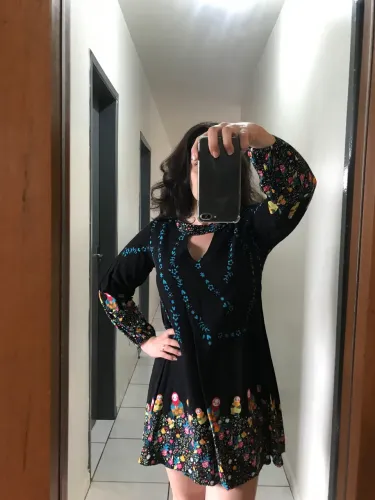 Vestido chemise, preto com estampa florida. Novo