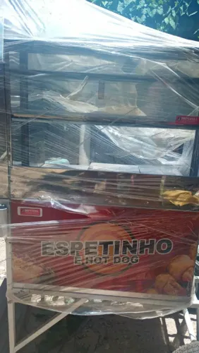 Carrinho de espetinho e cachorro quente