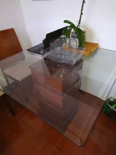 Mesa de Jantar de Vidro com 2 Cadeiras em Madeira - Excelente Estado
