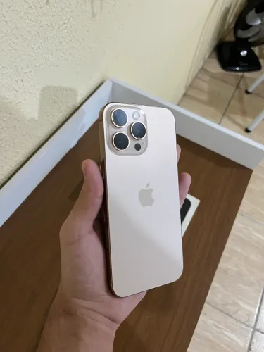 Vendo iPhone 16 Pro Max ou troco por Sony ZV-E10.