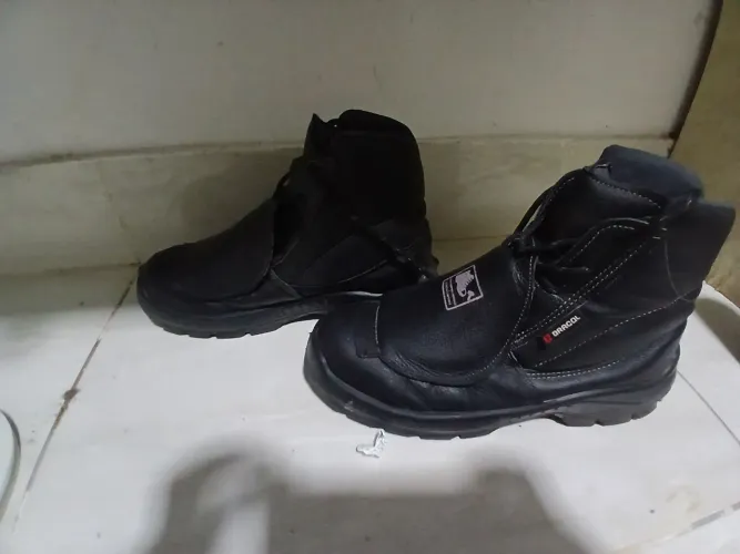 Bota de segurança Bracol dragol nova usada somente uma vez , material couro resistente