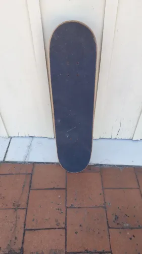 Skate semi novo R$ 299,00