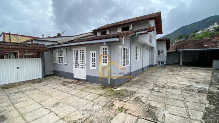 Casa com 4 dormitórios sendo 2 suítes à venda, 168 m² por R$ 699.000 - Nossa Senhora de Fá