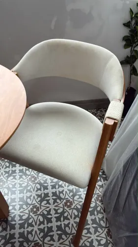 Mesa com duas cadeiras
