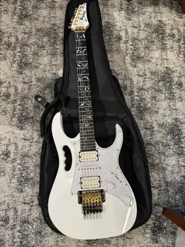 Ibanez Steve Vai Signature Premium Jem7vp-wh (Usado) Ibanez Steve Vai Signature Premium Je