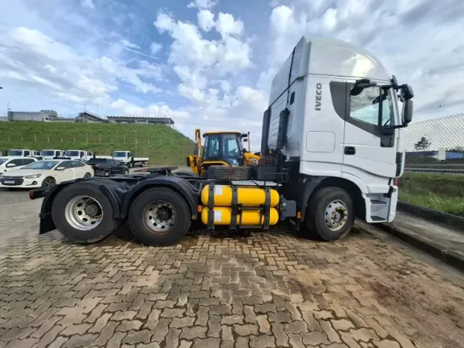  IVECO HI WAY 600S46T 6X2 60T 460CV GNV ANO 2023 APENAS 138.193KM