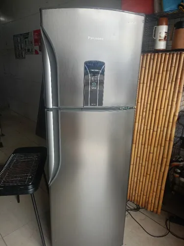 Geladeira Frost Free inox funcionando bem 