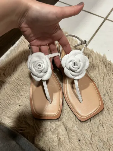 Rasteira design de flor marca solis brasil número 35 usada pouquíssimas vezes 