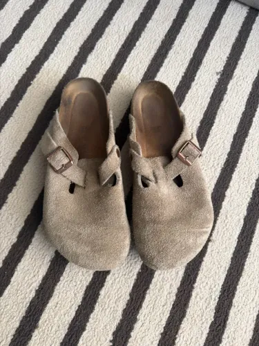 Vendo Birkenstock Boston usada na cor taupe couro de camurça