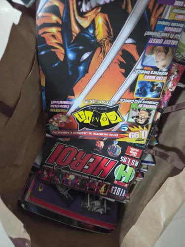 Revistas, mangas e comidas antigas